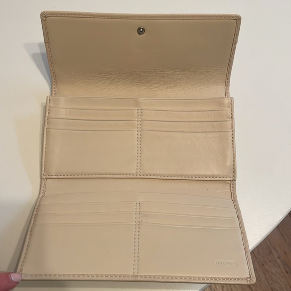 Coach Soho Pleated Tri-Fold White Bone Lined Long Classic Clutch Wallet - Picture 5 of 9